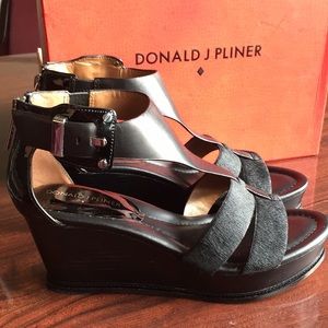 Donald J. Pliner black haircalf sandals size 7.5
